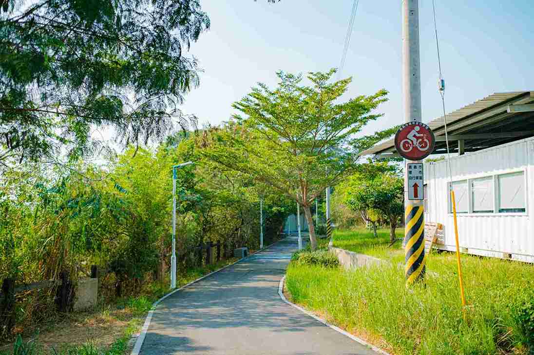 八掌溪北岸自行車道